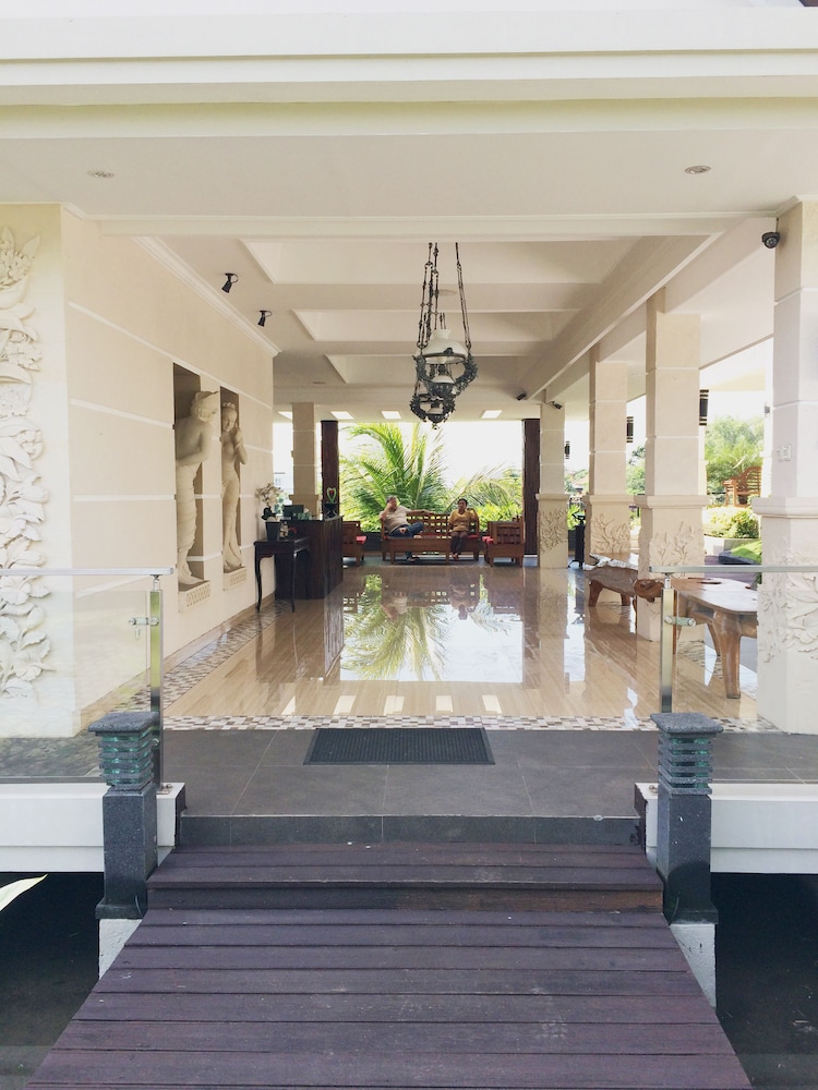 Flamingo Dewata Suite 16/87
