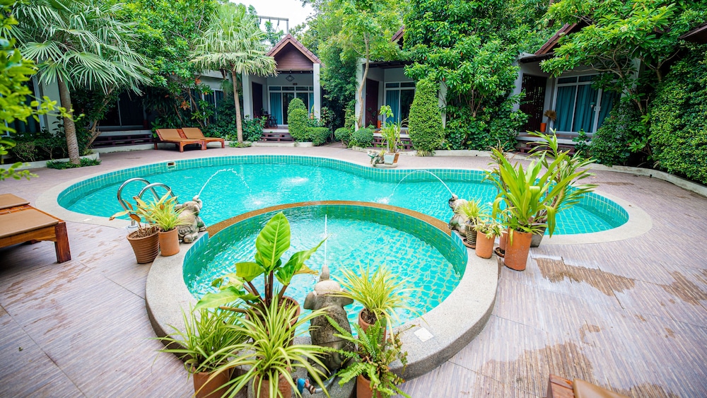 Baan Klang Aow Beach Resort 61/66