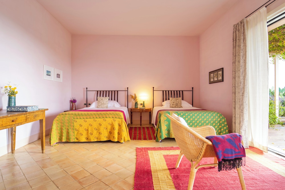 DELUXE, TWIN BEDS, TERRACE