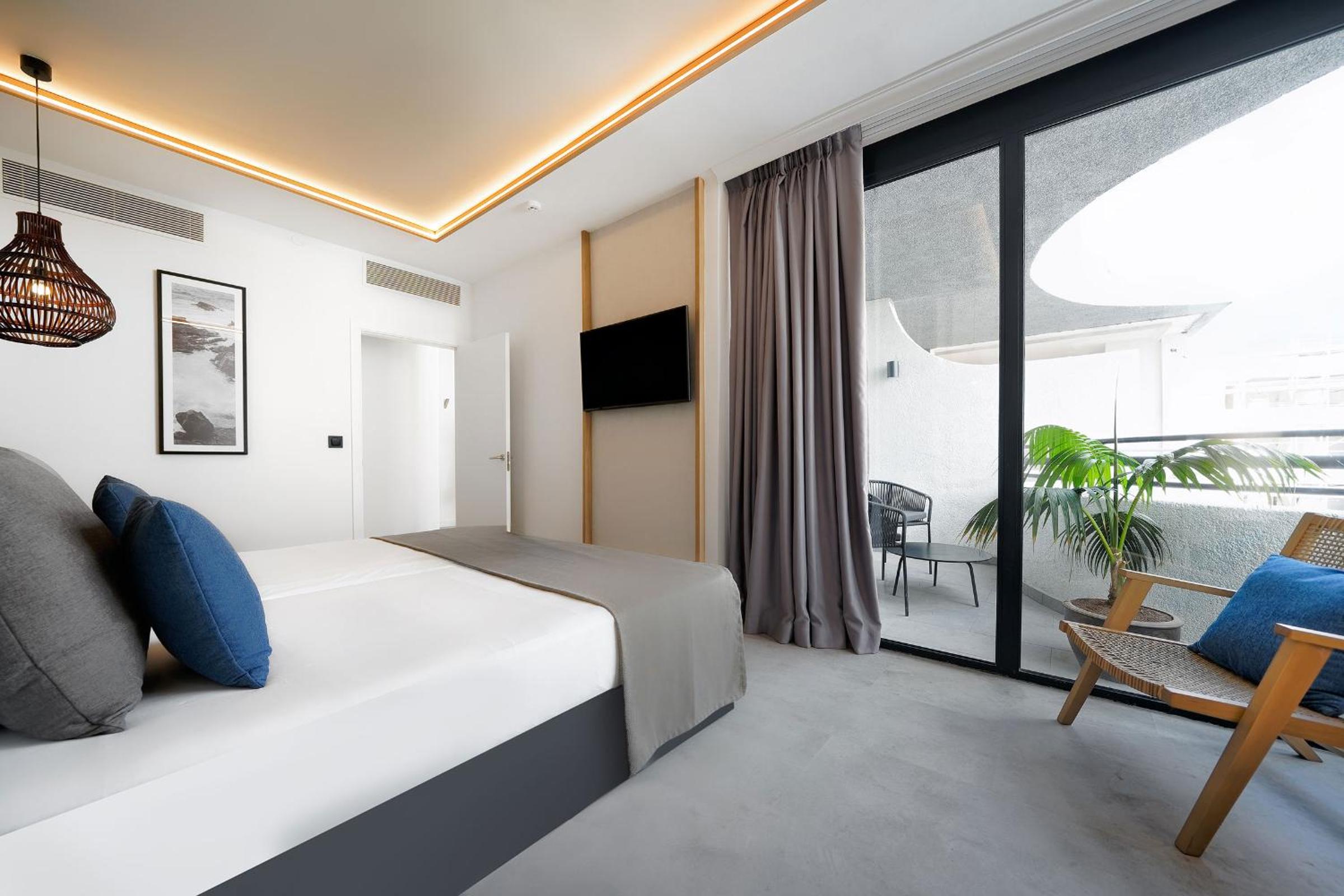 Single Parent, Suite, Pool View