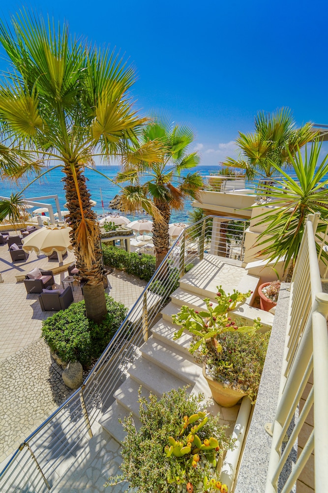 Baia Del Godano Resort & Spa 72/78