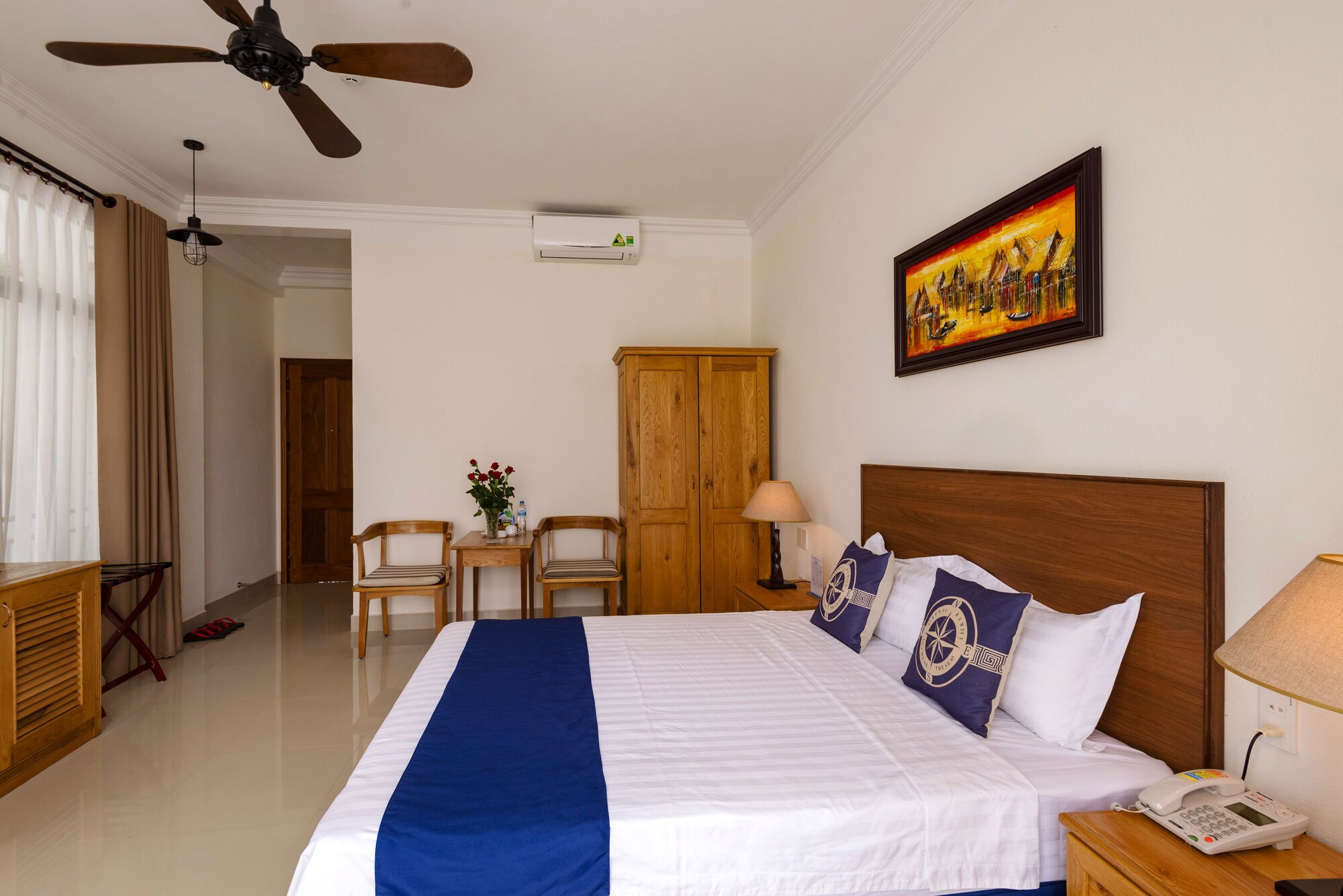SUPERIOR, DOUBLE OR TWIN BED, PARTIAL OCEAN VIEW