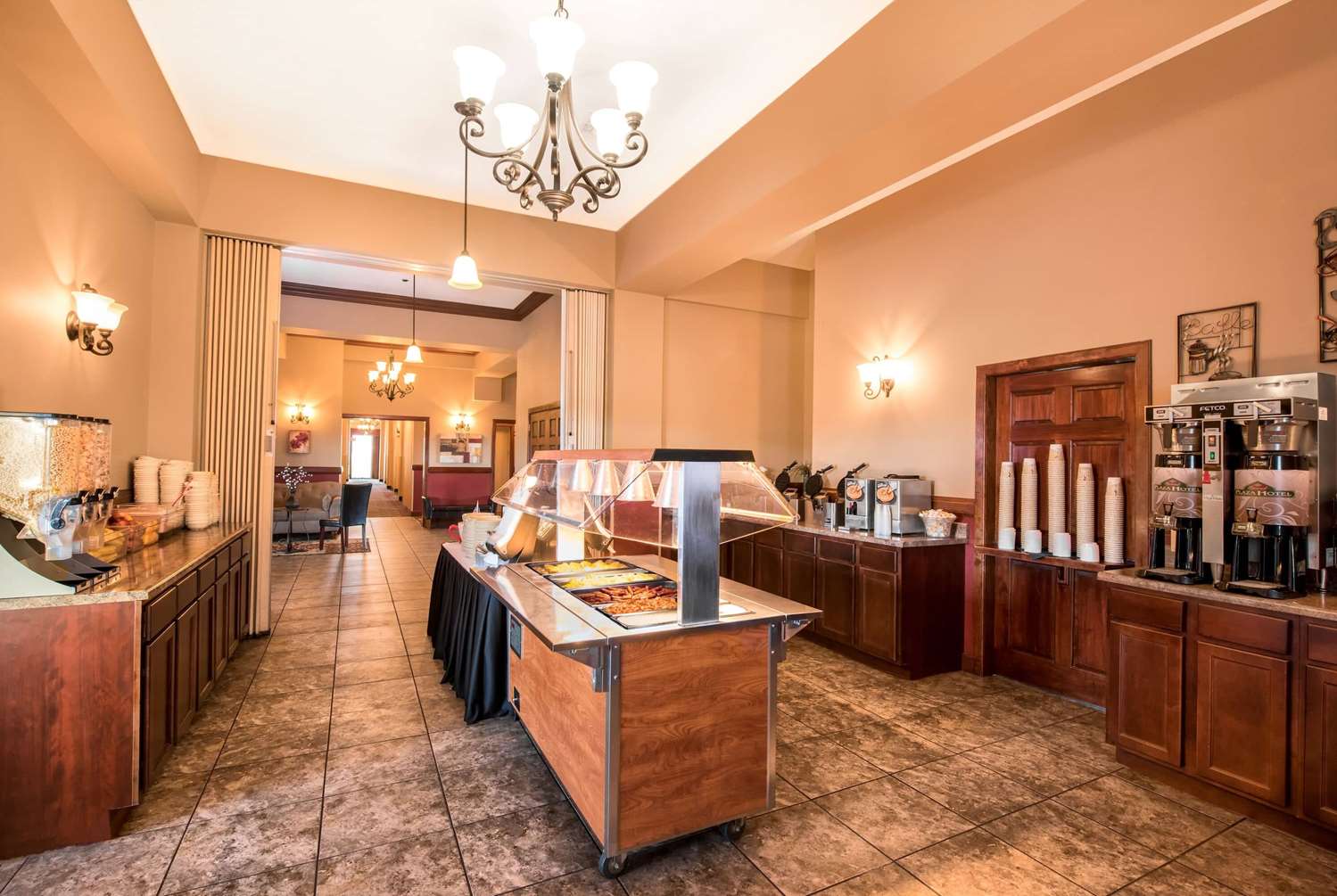 Grand Plaza Hotel 7/34