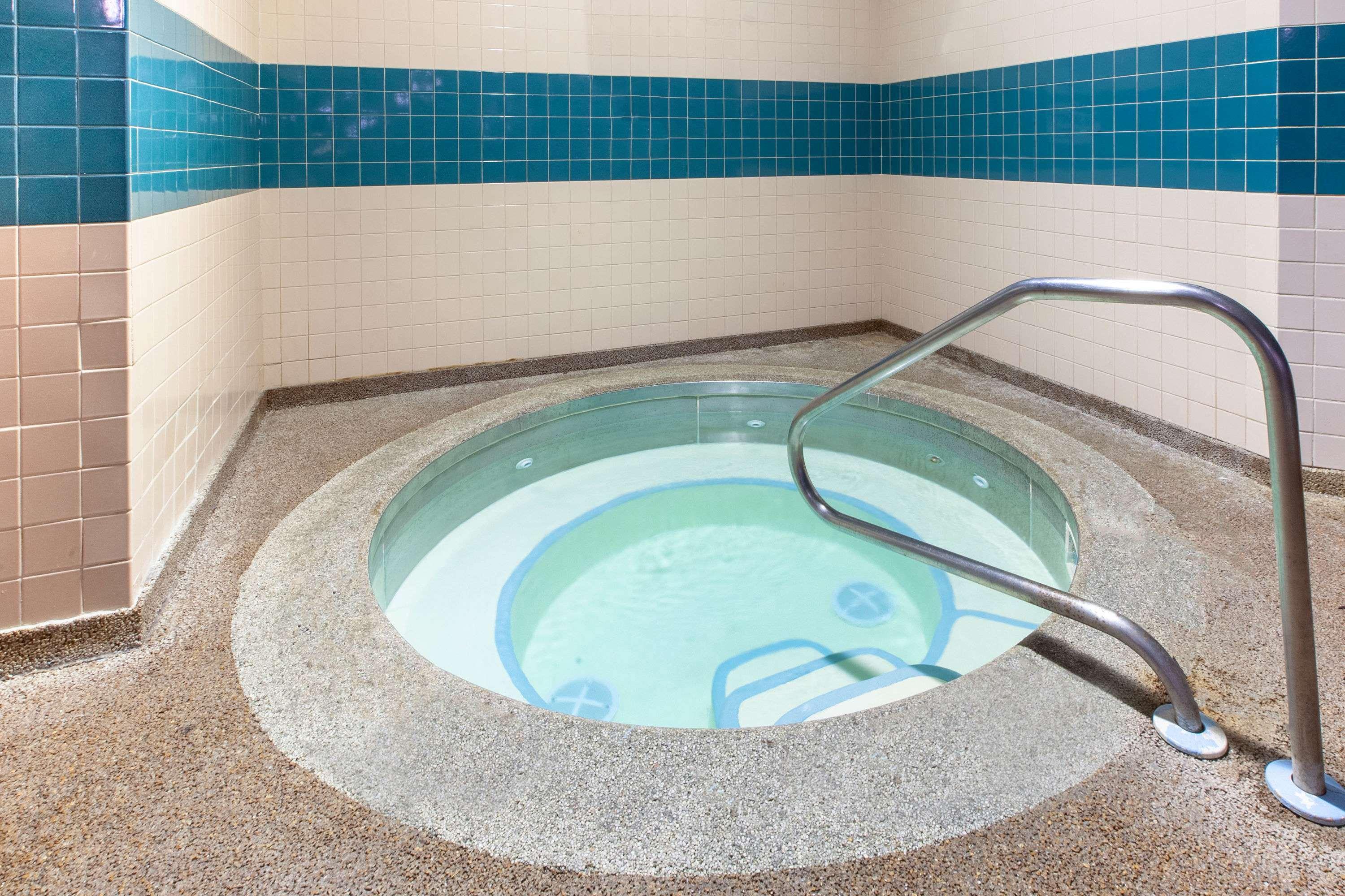 Days Inn and Suites by Wyndham Grand Rapids Near Downtown 16/29