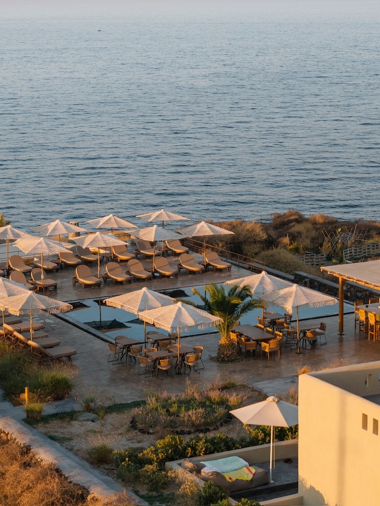 Colombo’s Beachfront 44/61