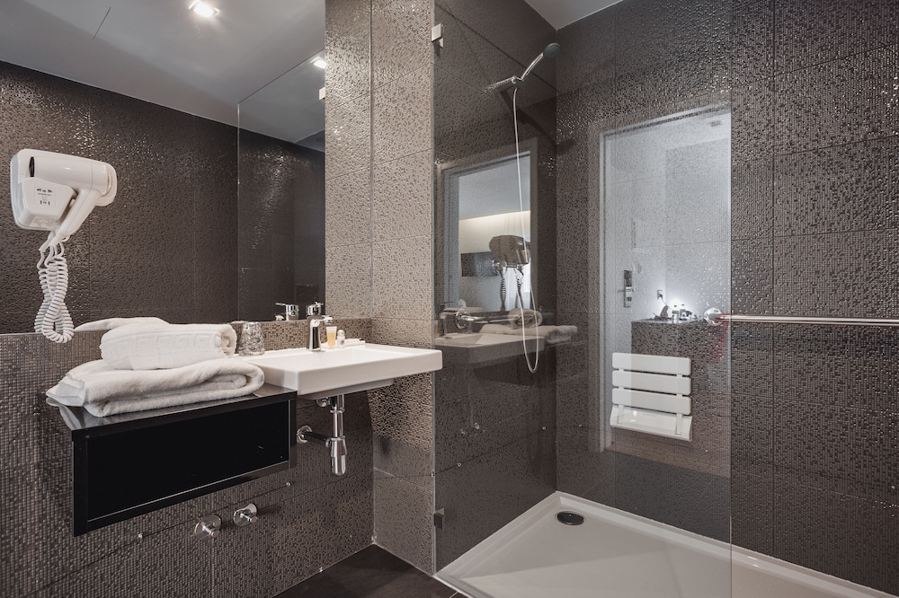 Essence Inn Marianos 51/67