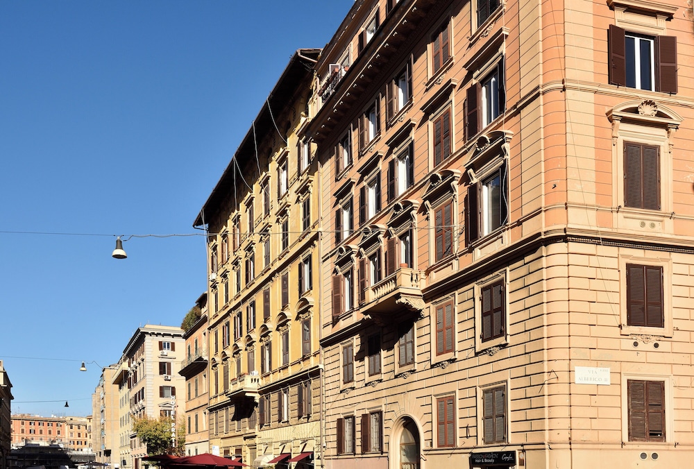 St. Peter Suites 4/50