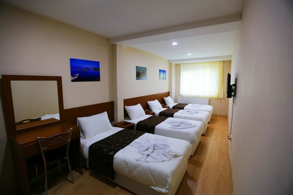 Apartment, 1 Double and 4 Single Beds
