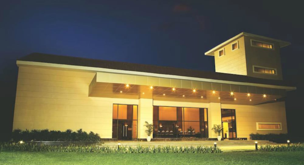 The Retreat Hotel And Convention Centre 1/50