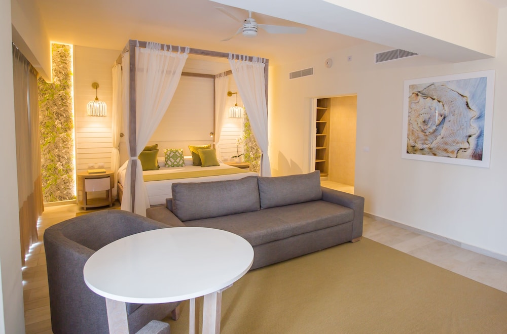Grand Sirenis Punta Cana Resort 54/79