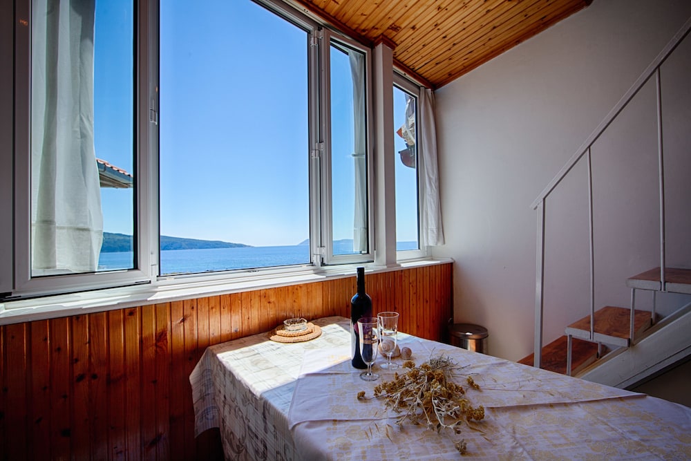 Mira Seafront Guesthouse 18/46