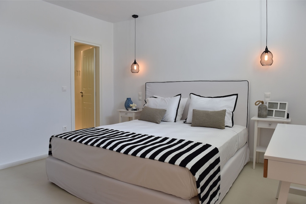AMBASSADOR LUXURY VILLAS 5/50