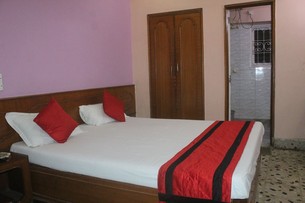 Hotel Heera 8/37