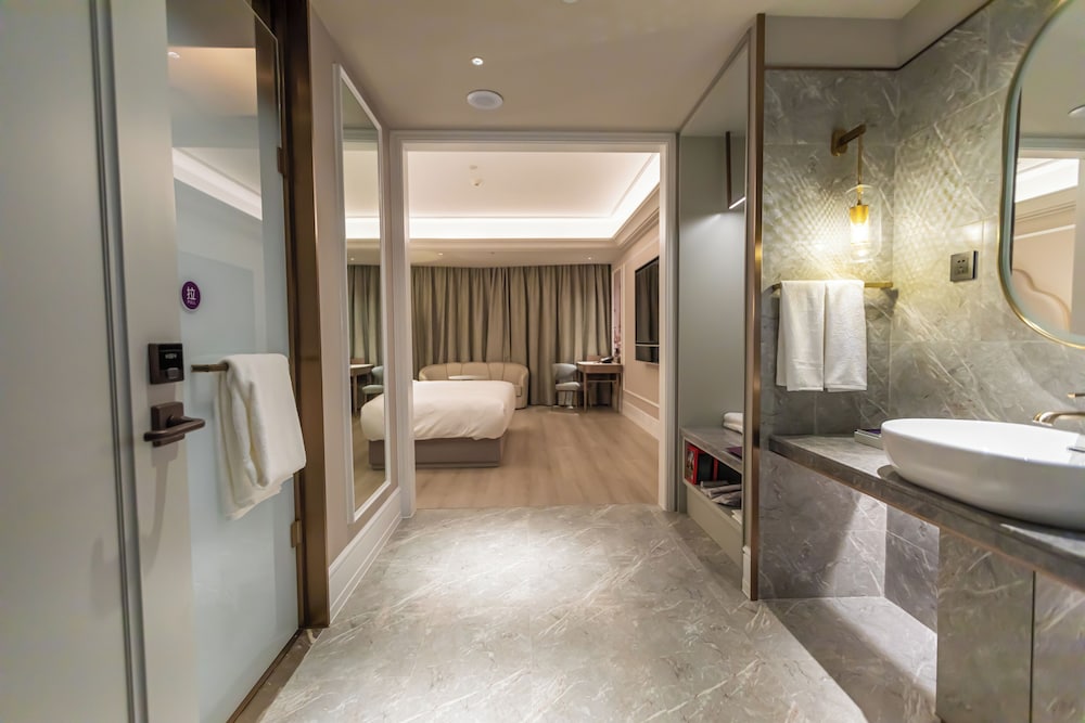 Mercure Xichang Qionghai Wetland 32/32