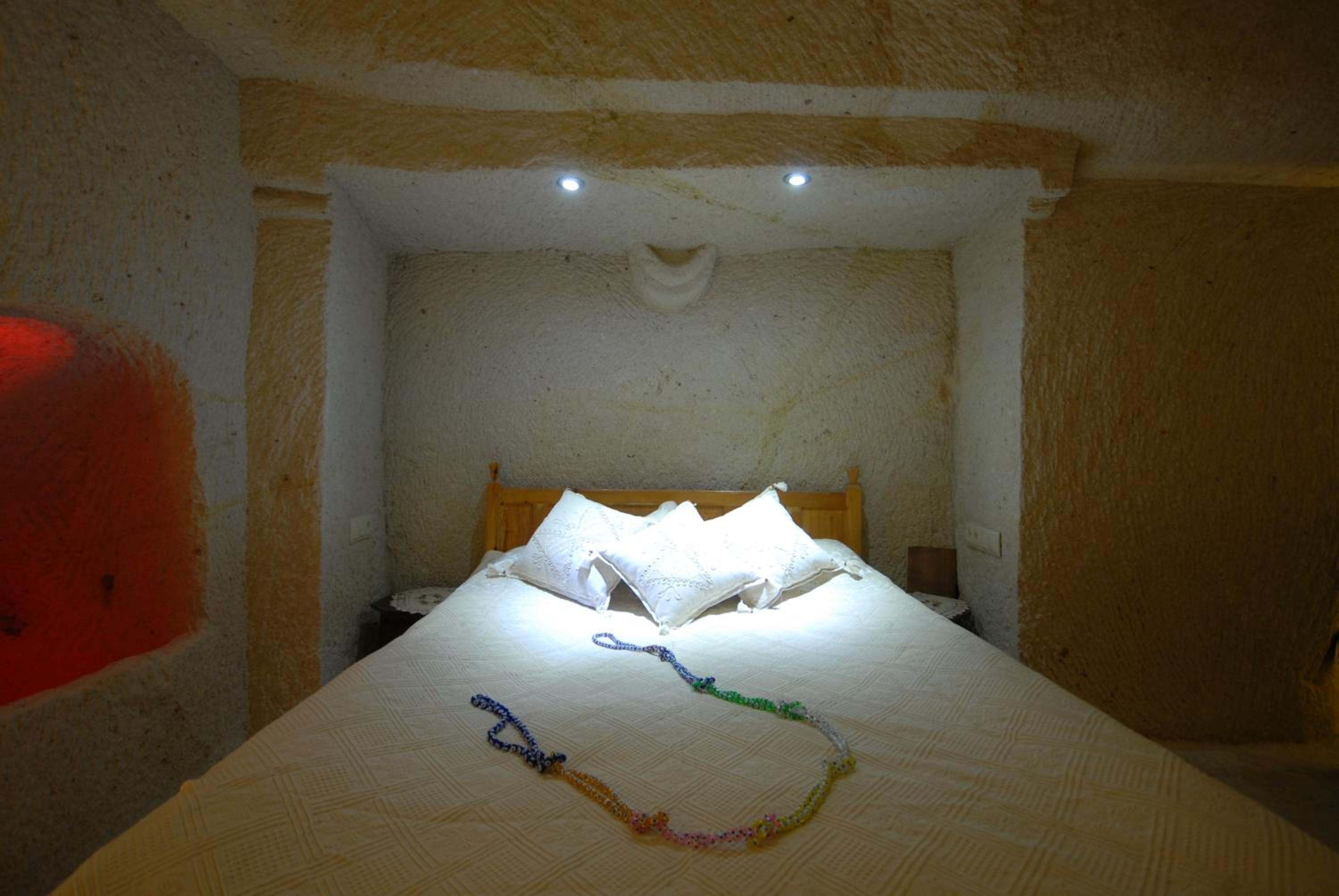 Cave, Inner, No Window