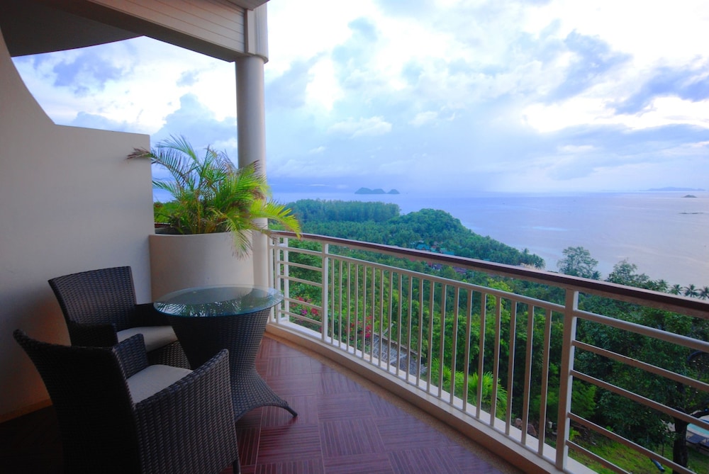 Sunset Hill Boutique Resort 64/77