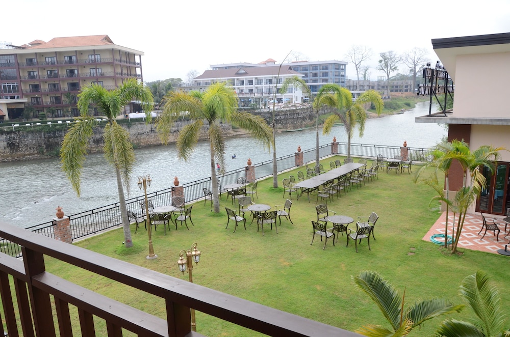 Saksiri Riverside Boutique Hotel 41/50