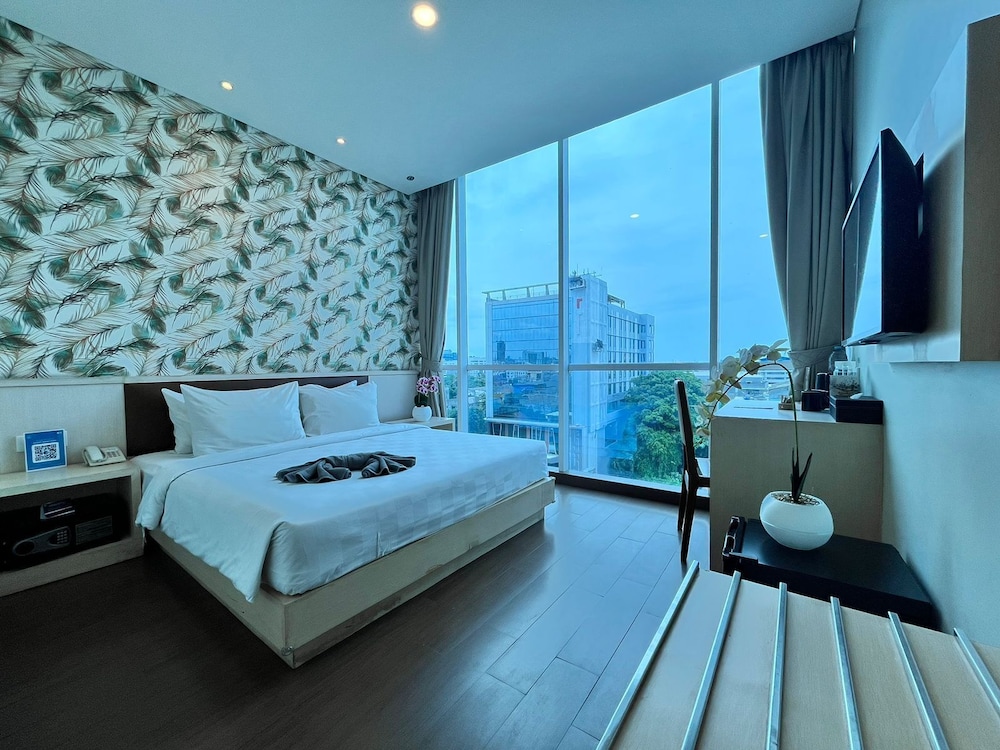 EXECUTIVE, KING BED, CITY VIEW