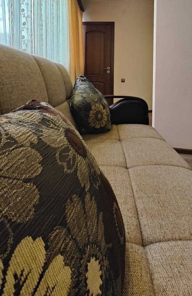 Areg Hotel 85/113