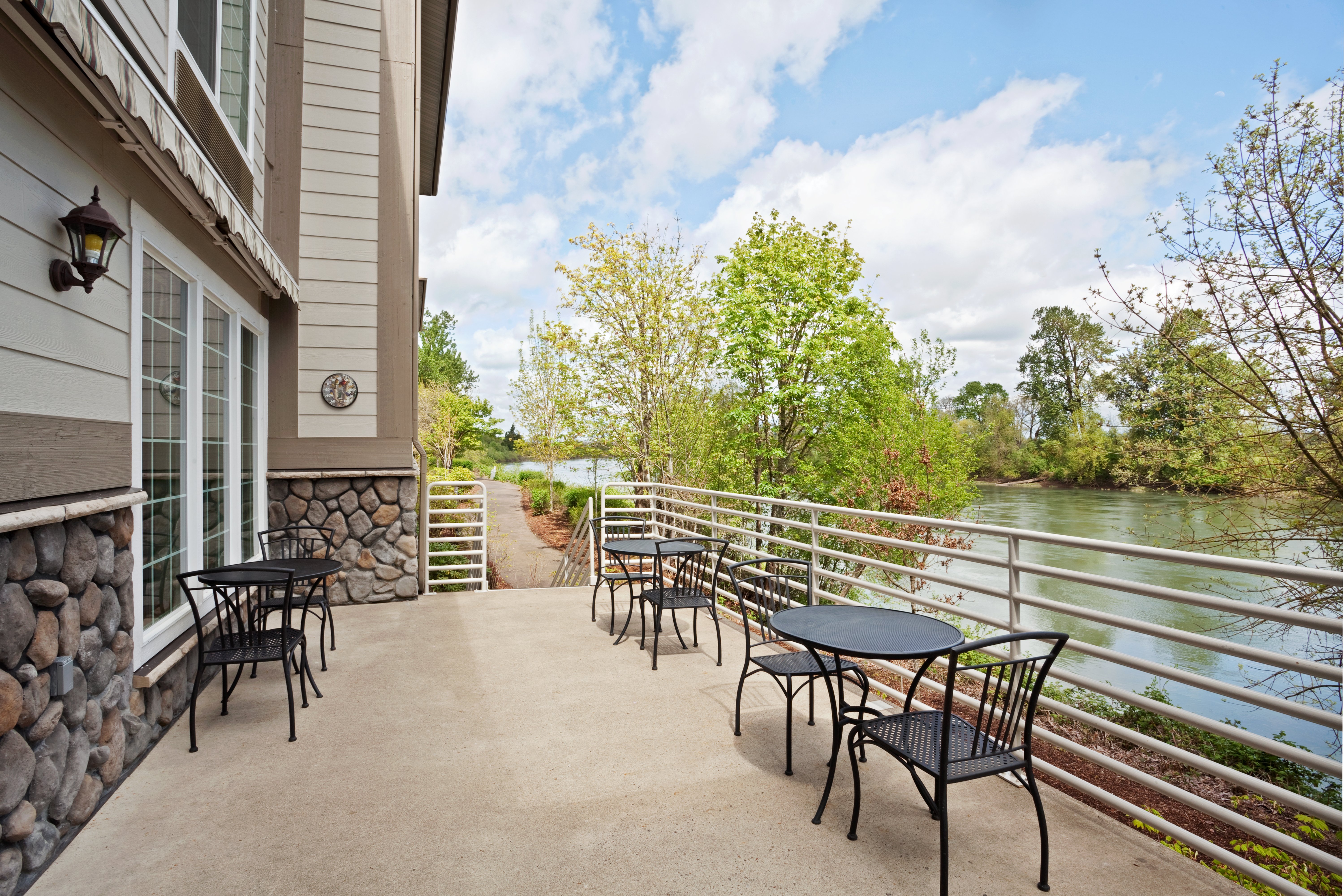 Holiday Inn Express Corvallis-On The River 74/76