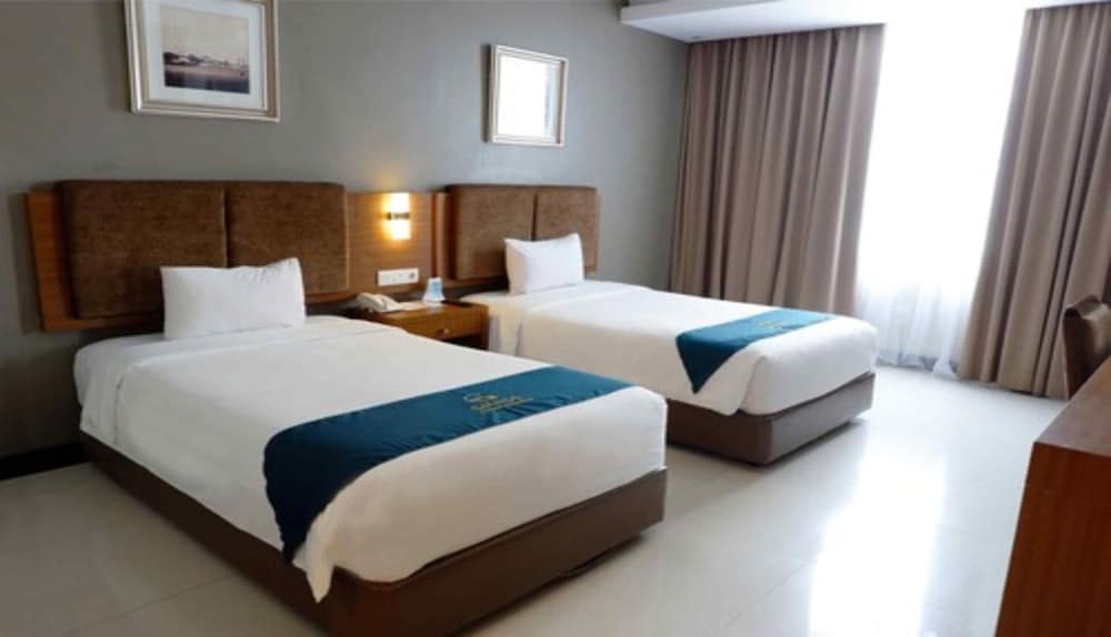 Business, Silver, Twin Beds