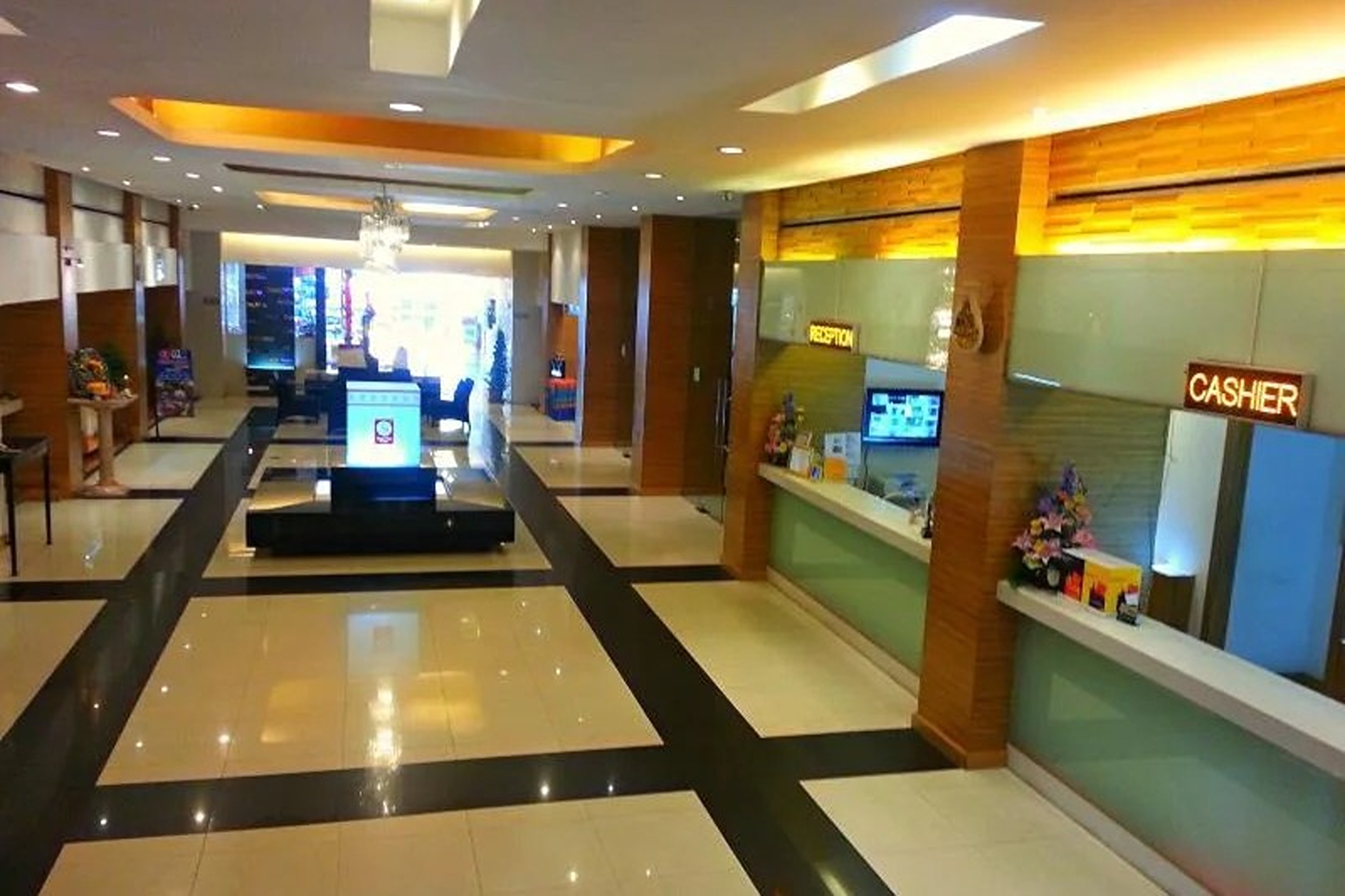 Sun City Pattaya Hotel 10/40