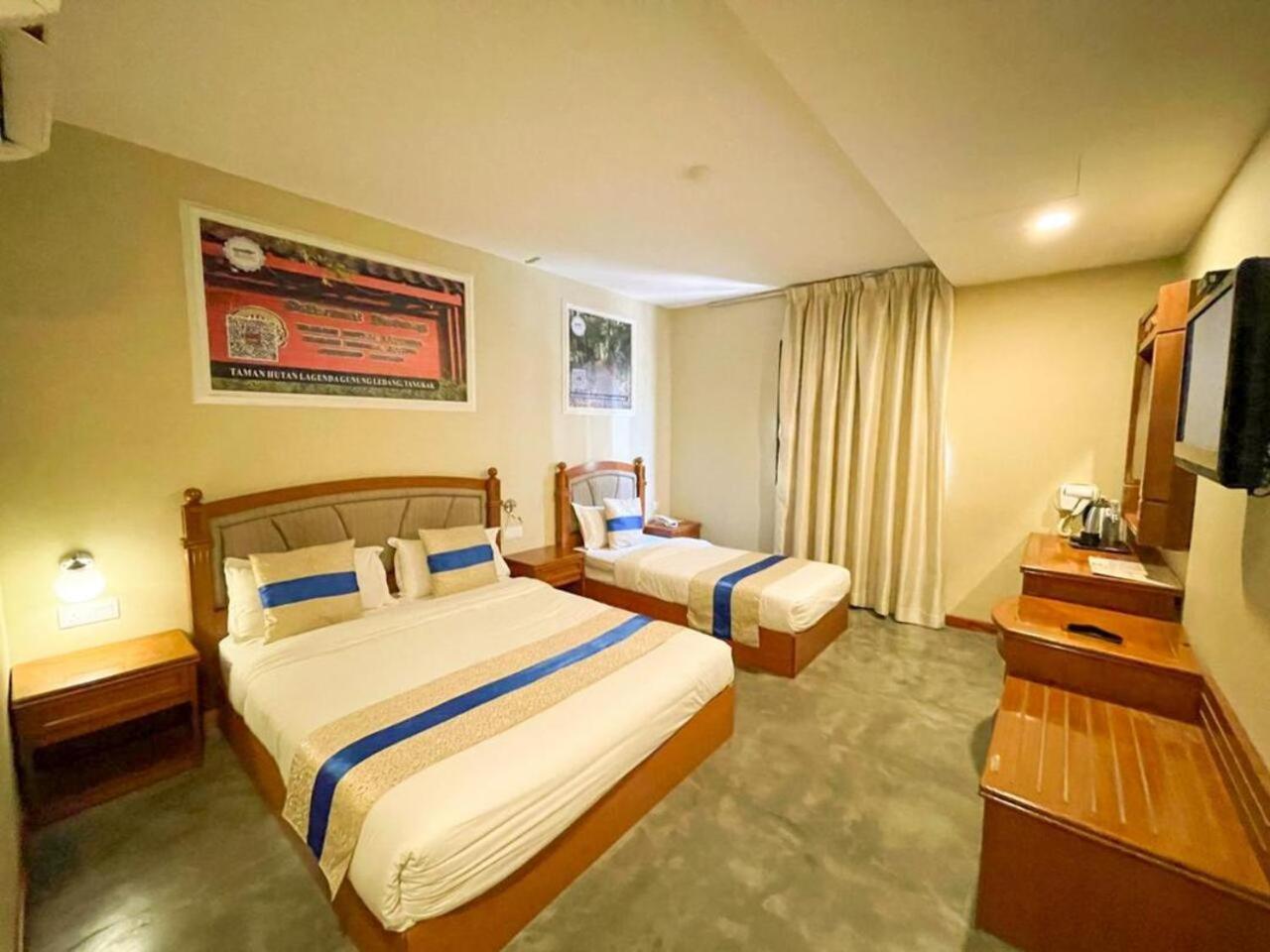 جناح ثلاثي، Oyo 517 Aladdin Hotel 2/2