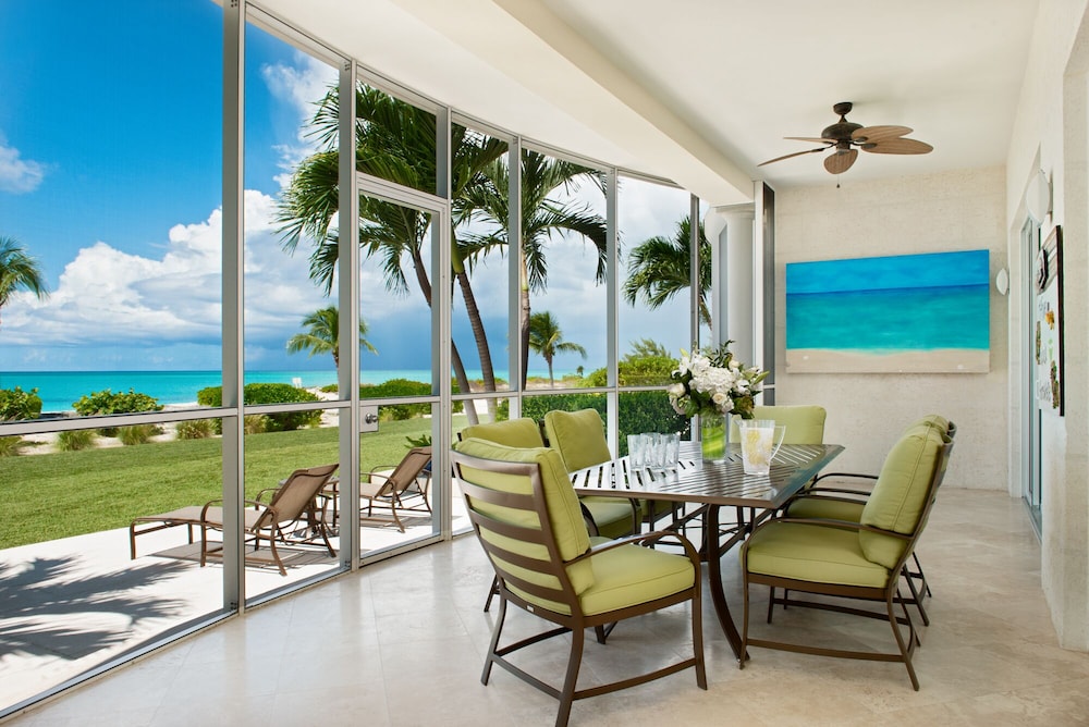 The Venetian on Grace Bay 15/27