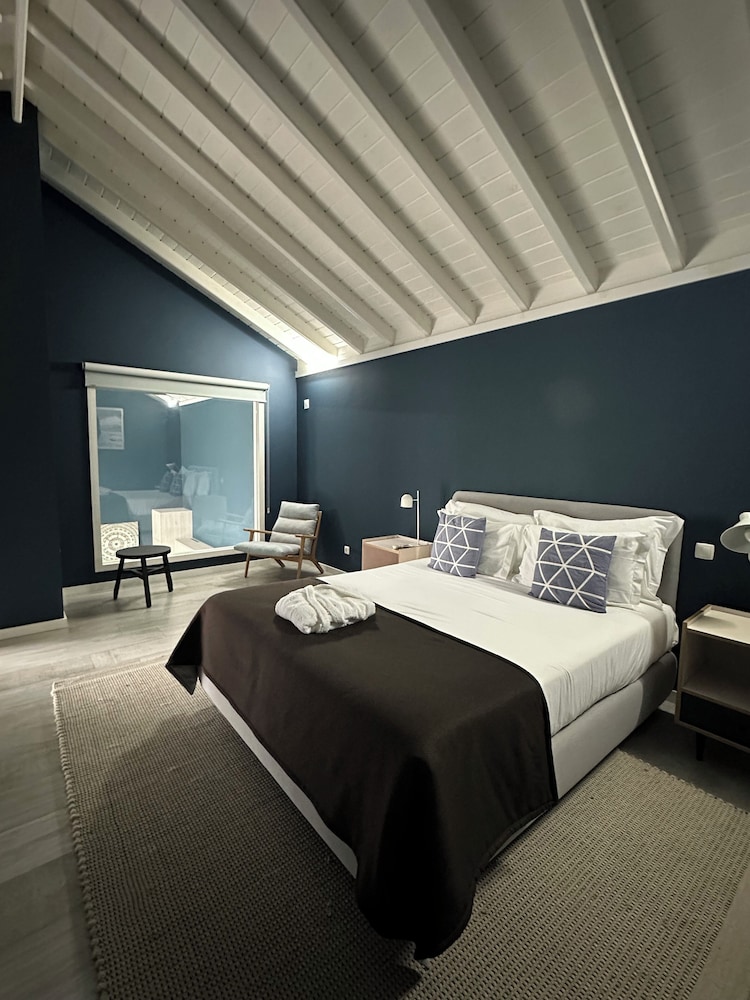 Duplex, Blue
