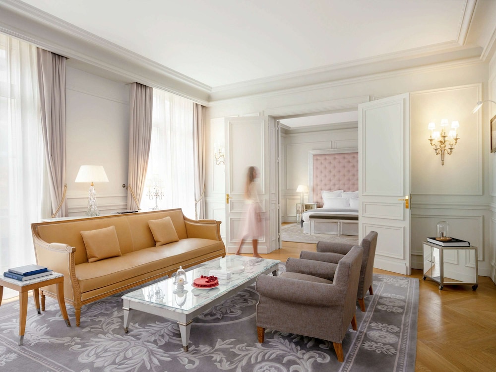 Le Royal Monceau Raffles Paris 55/80