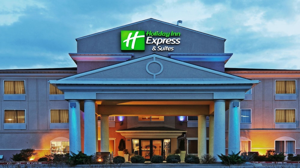 Holiday Inn Express Suites Chickasha 2/35