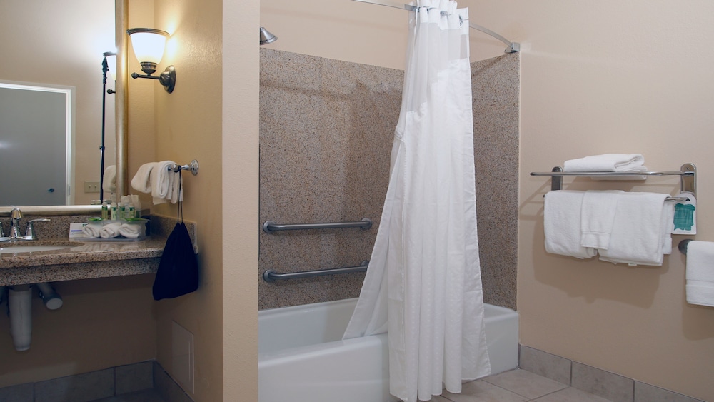 Holiday Inn Express Leland - Wilmington Area 24/71