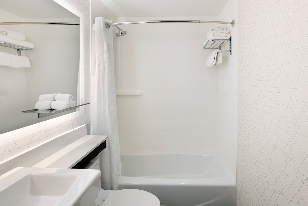 Standard, 2 Double Beds, Holiday Inn Express - New York City Chelsea 9/10