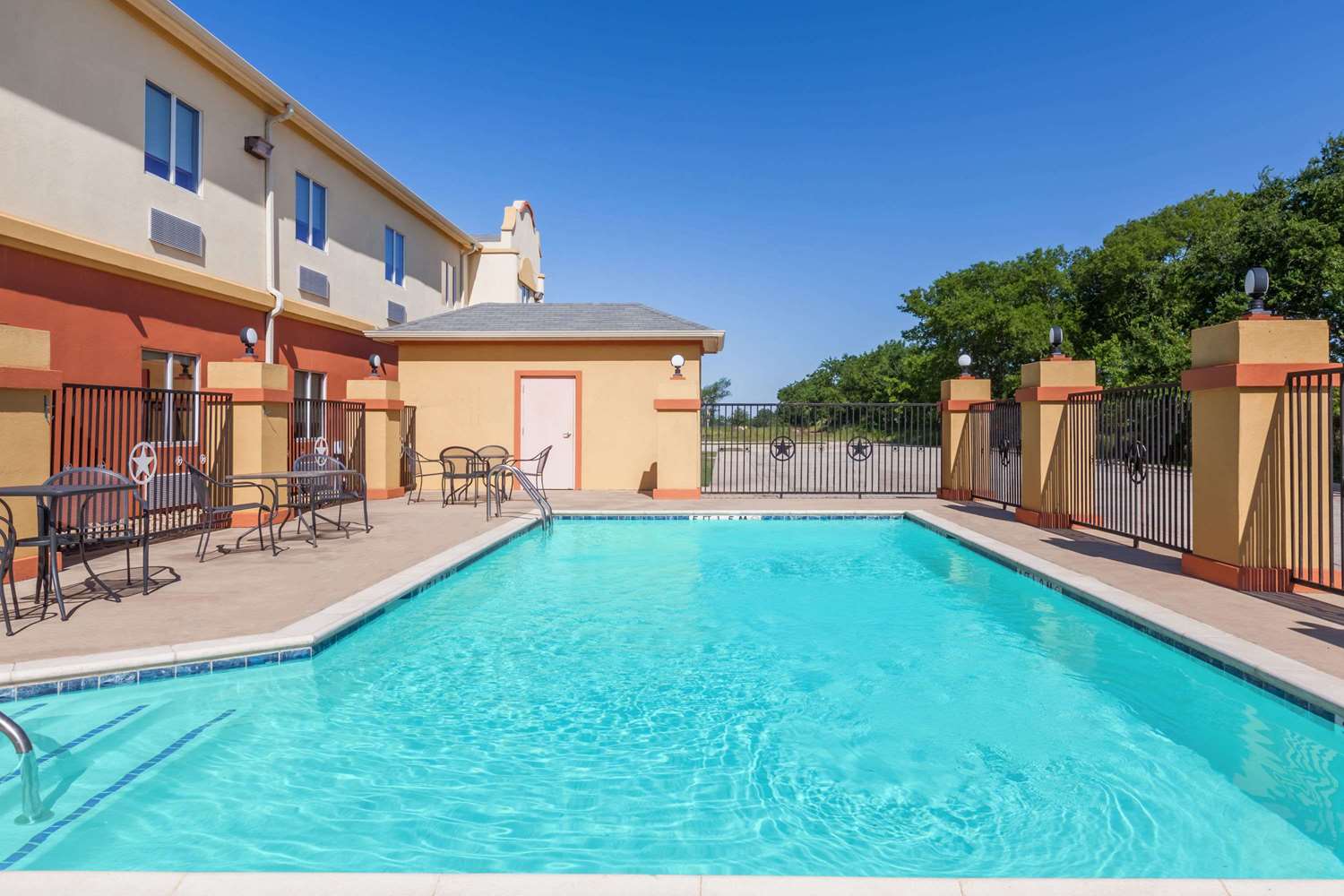 Days Inn And Suites Marquez 6/9