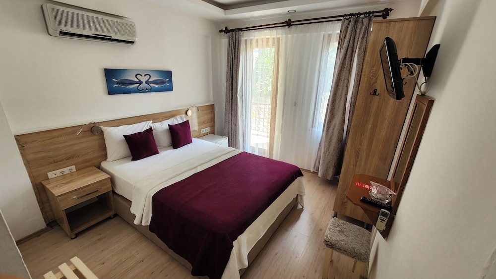 Amphora Hotel 9/56