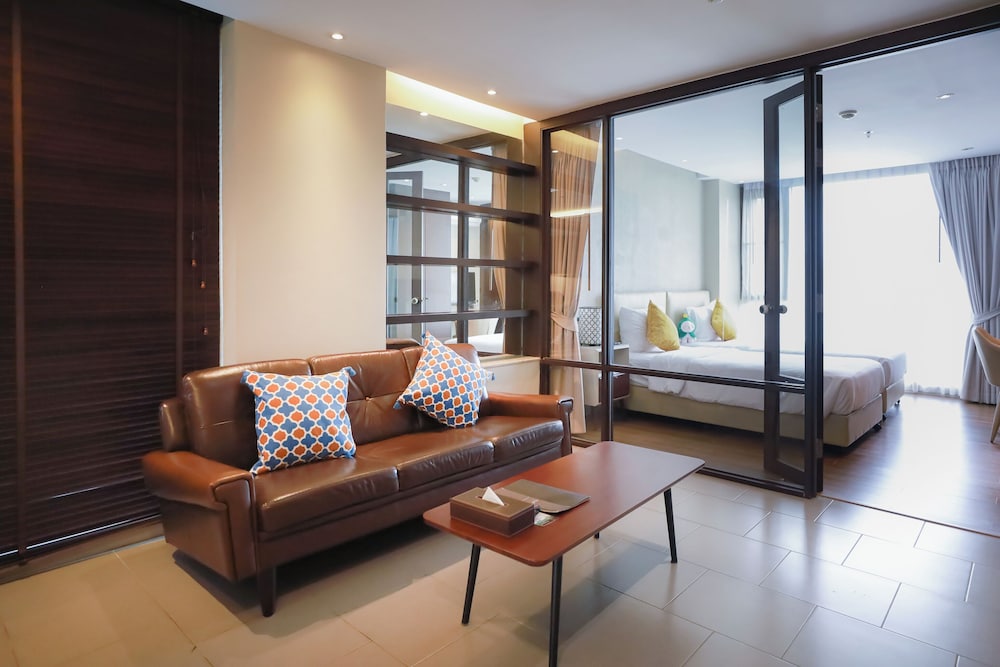 Balcony Courtyard Sriracha Hotel Serviced Apartments 27/50