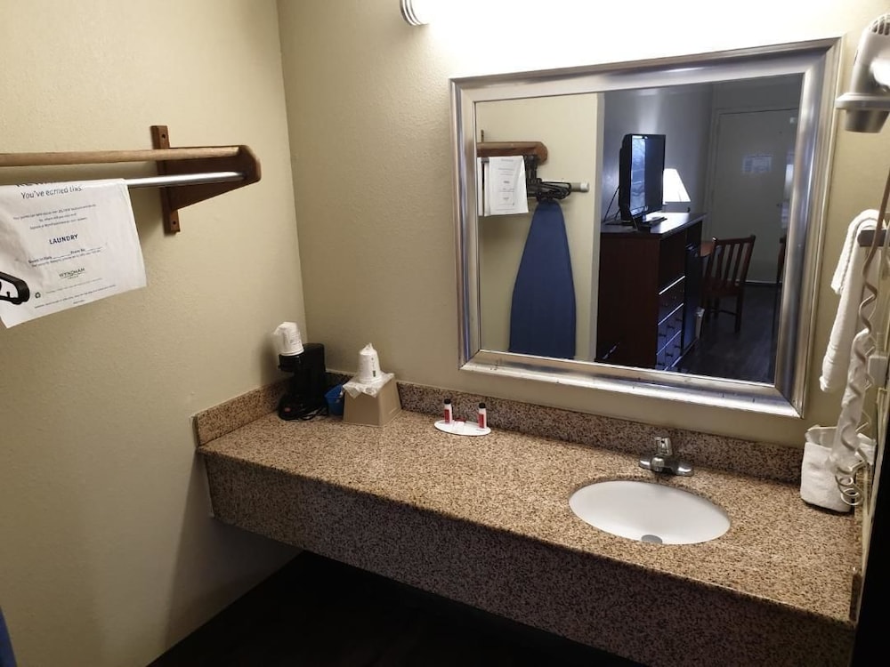 Days Inn by Wyndham Chattanooga Lookout Mountain West 16/35