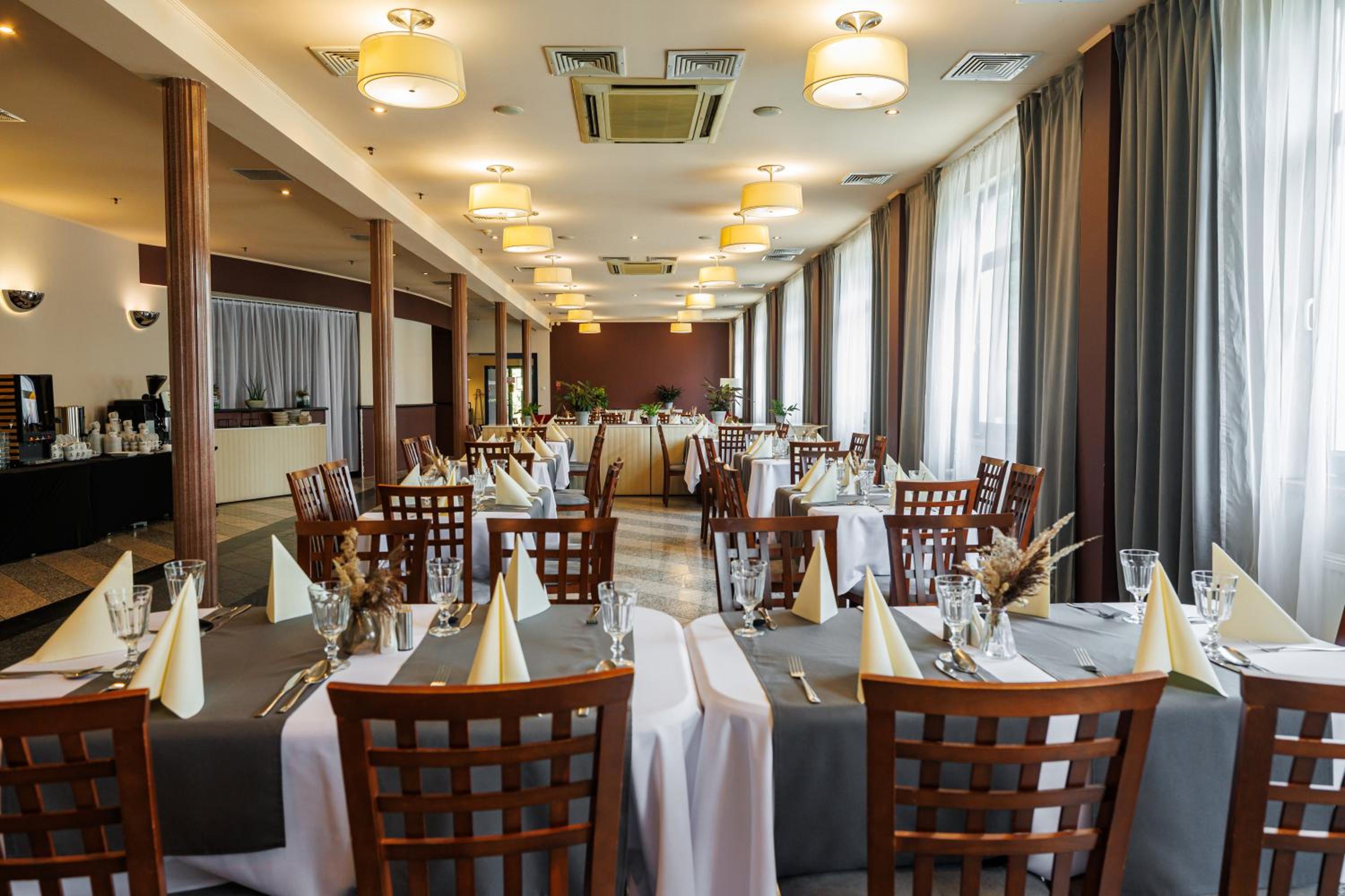 HOTEL 500 STRYKÓW 37/55