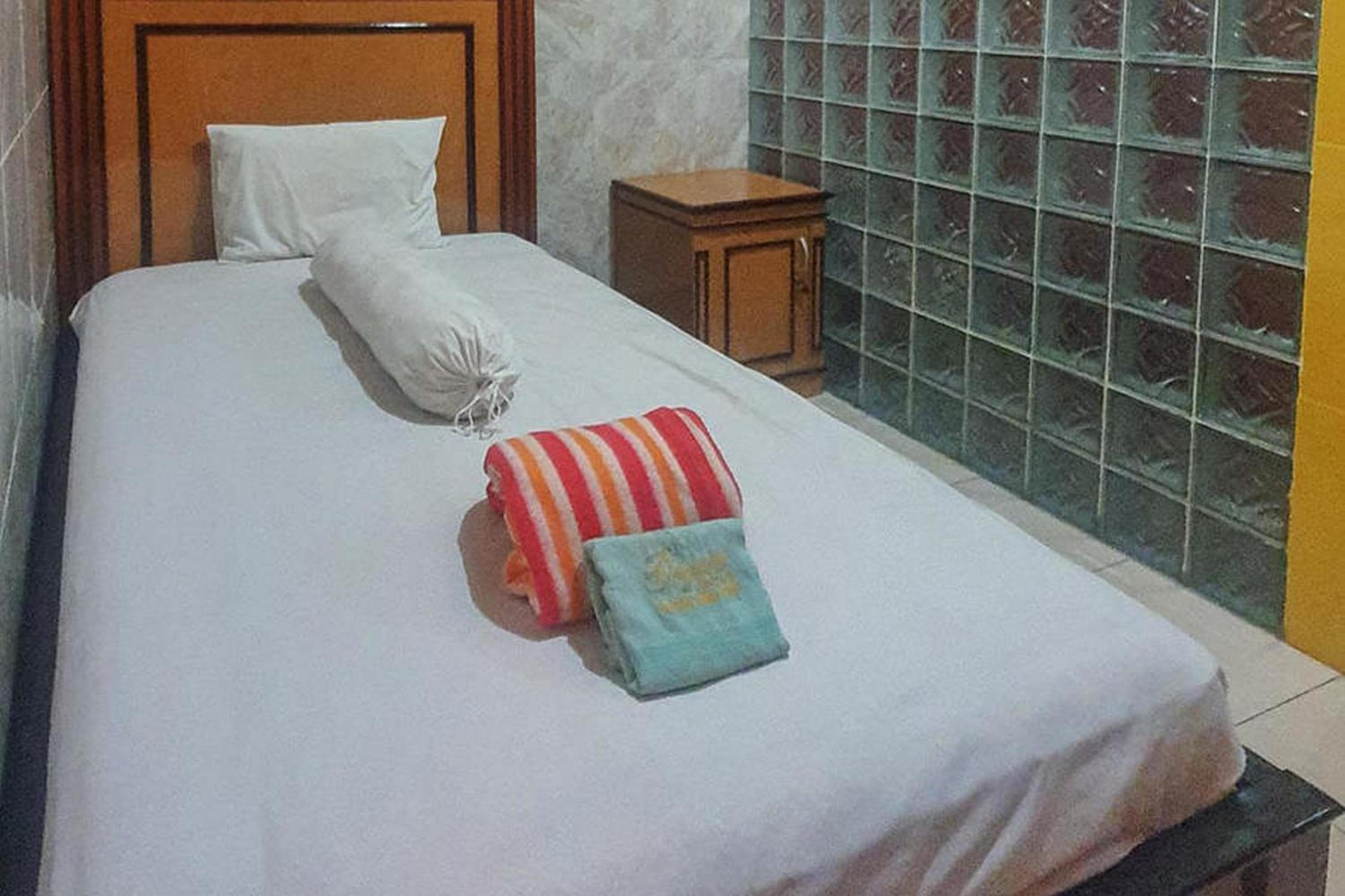 OYO 3727 Homestay Gayatri Sawojajar 24/57