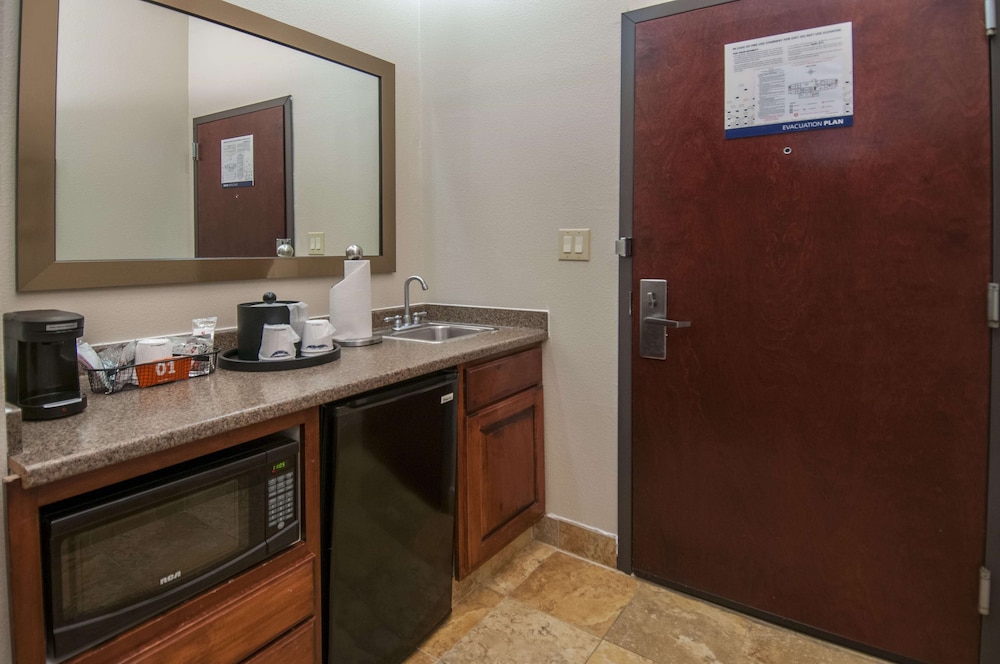 Hampton Inn And Suites Waxahachie 59/76