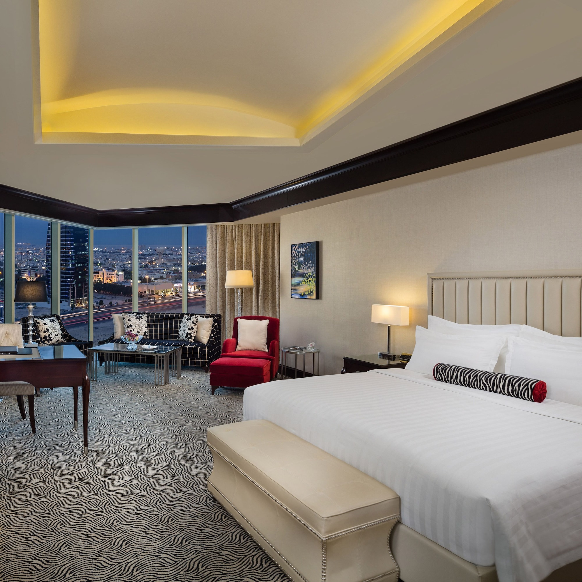 غرفة تنفيذية بسرير كينج بإطلالة على المدينة، فندق كمبينسكي العثمان الخبر(Kempinski Al Othman Hotel) 3/3