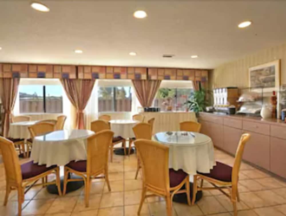 Days Inn by Wyndham San Marcos 11/17