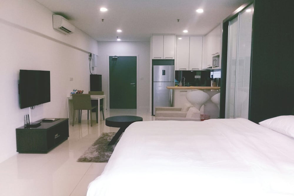 Summer Suites Residences By Subhome 22/68