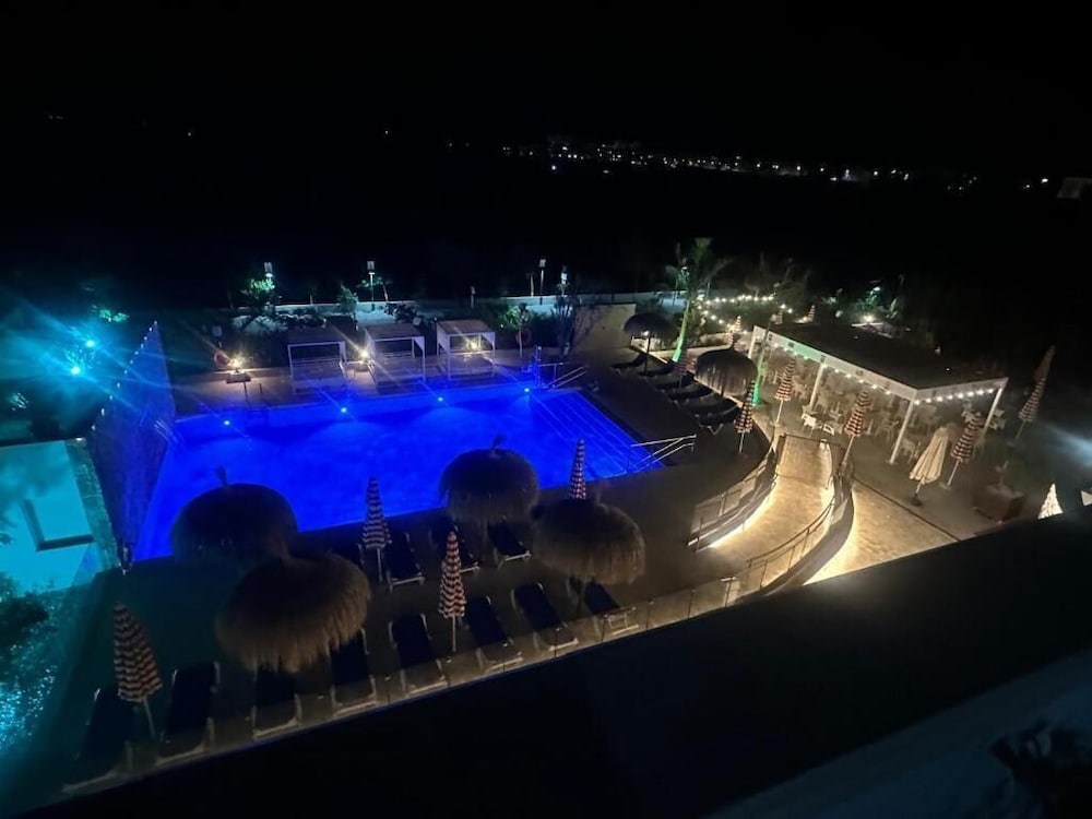 Hotel Avenida Tropical By Bossh 4/50
