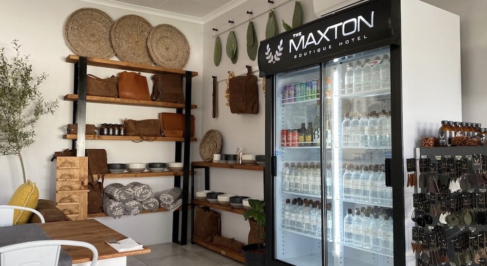 The Maxton Boutique Hotel 33/45