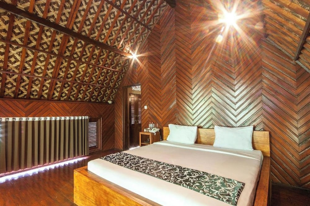DELUXE, DOUBLE BED