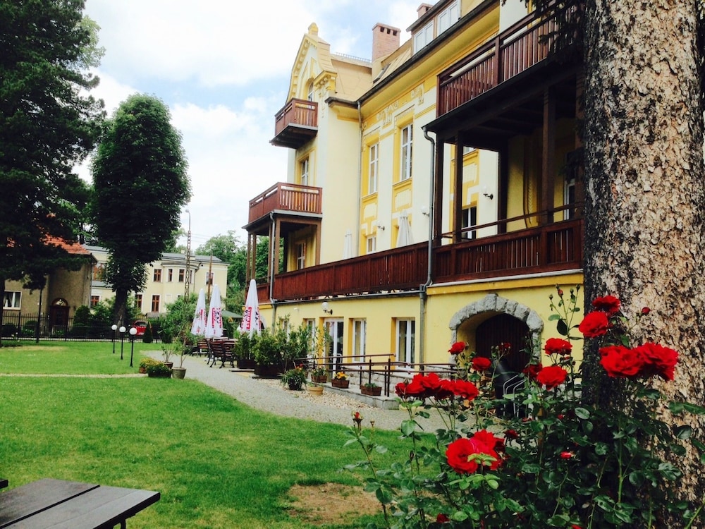 Hotel Bella 65/71