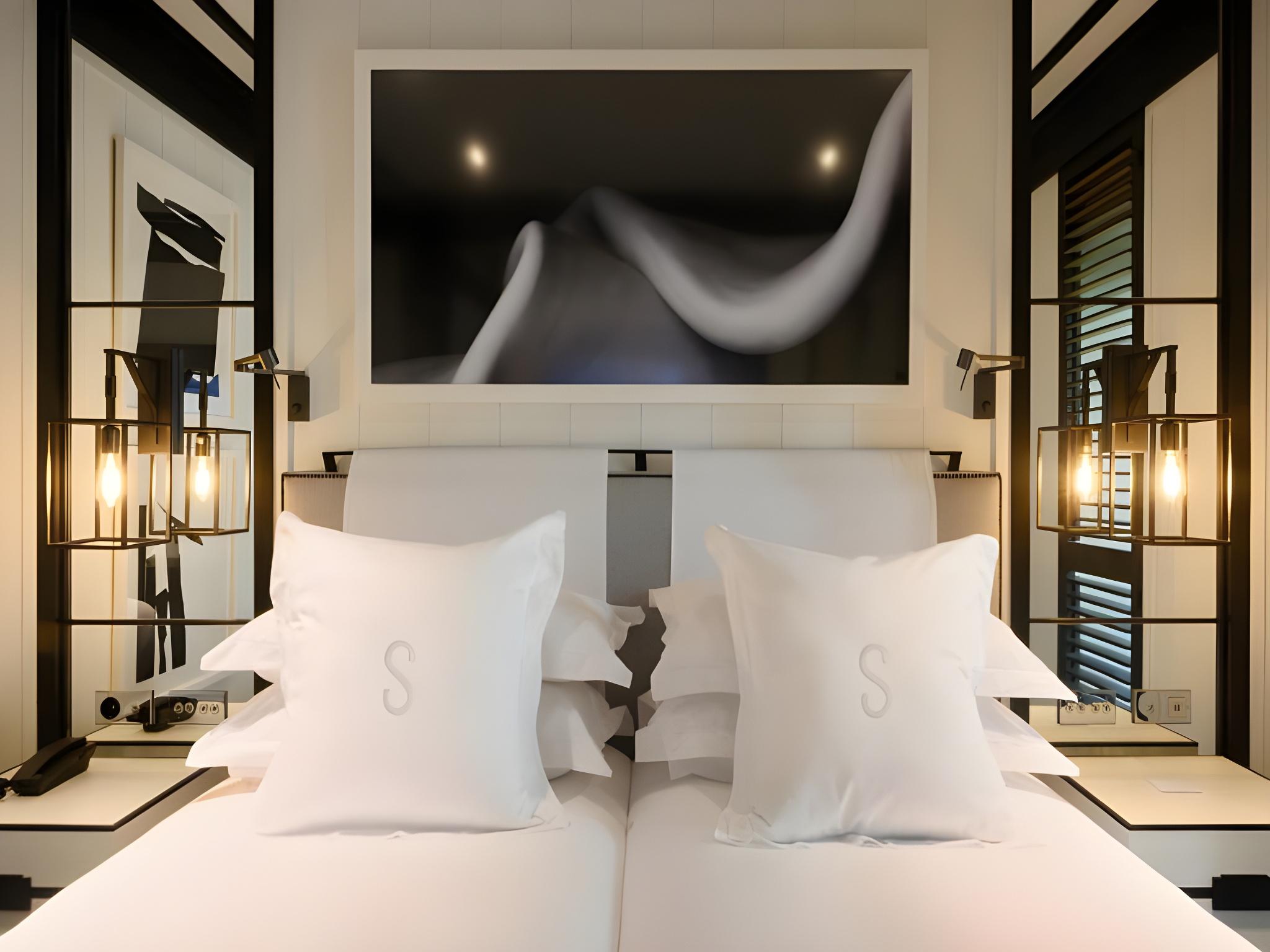 House, Queen and Twin Beds