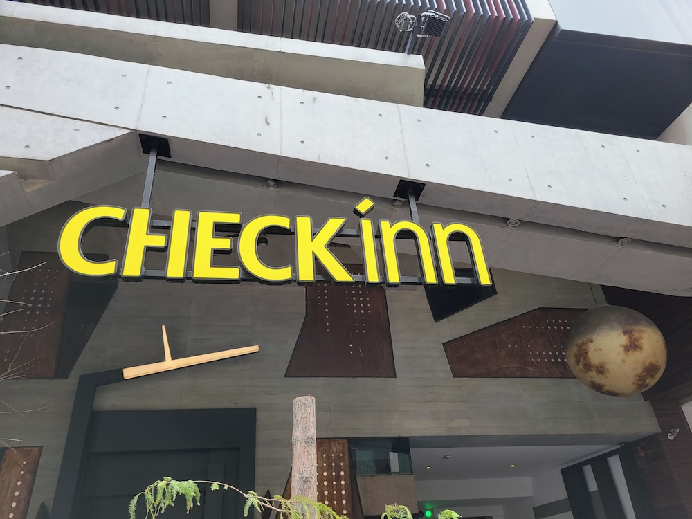 CHECK inn Taichung Zhongshan 3/50