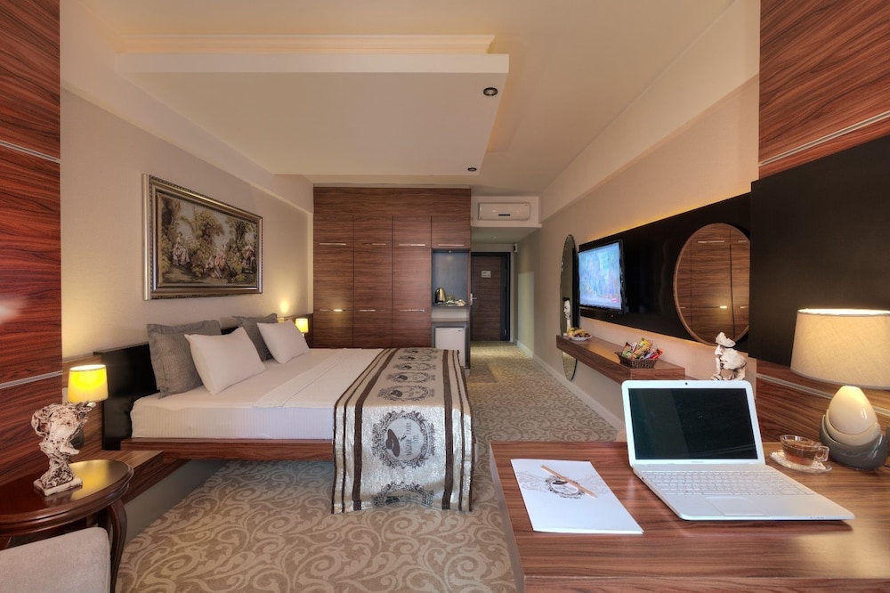 Madame Tadia Hotel 20/43